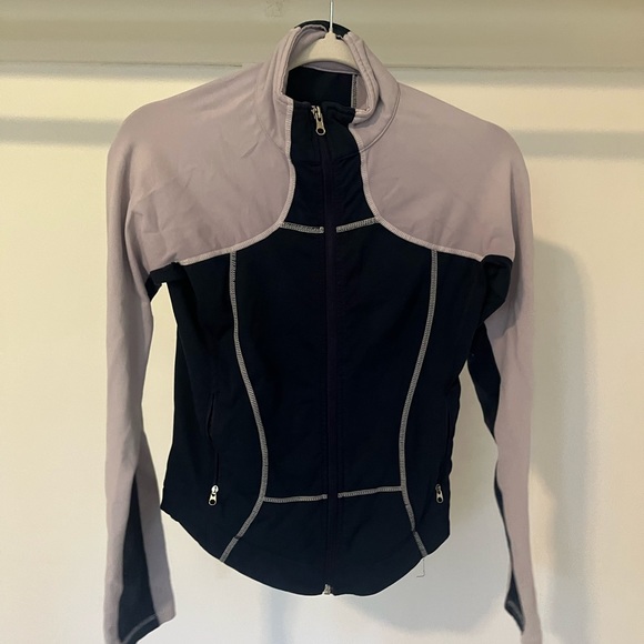 Vintage lululemon athletic long sleeve, quality like new - Picture 2 of 2